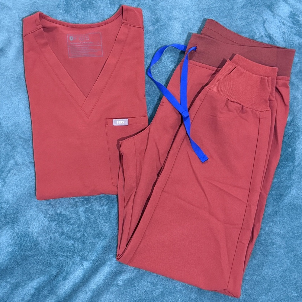 FIGS scrubs set in Auburn